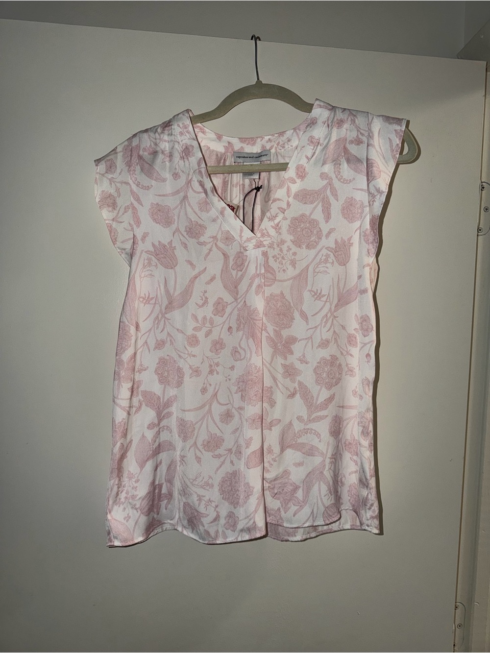 cupcakes & cashmere Pink Floral V-Neck Cap Sleeve Blouse